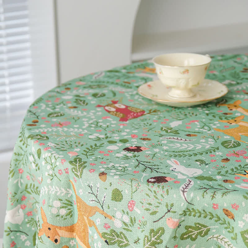 Nappe mignonne avec des animaux de la jungle et des cerfs