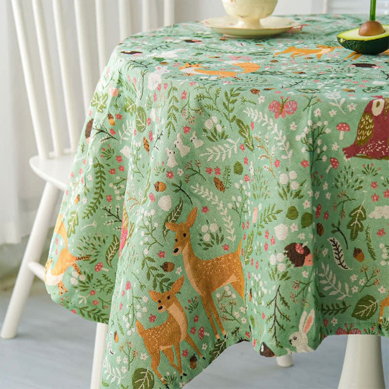 Nappe mignonne avec des animaux de la jungle et des cerfs