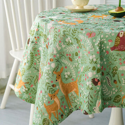 Nappe mignonne avec des animaux de la jungle et des cerfs