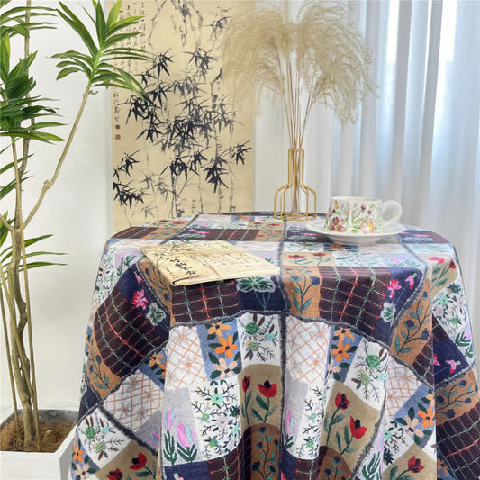 Nappe classique à pompons et motif floral en vert