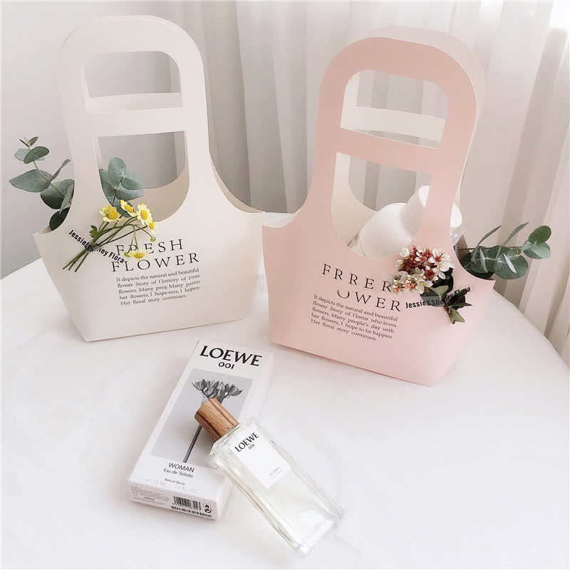 Sacs cadeaux en papier kraft avec motif floral et poignée