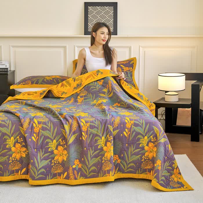 Couette confortable en gaze de coton à trois couches avec motif floral