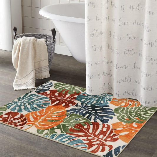 Tapis avec des feuilles et des fleurs tropicales