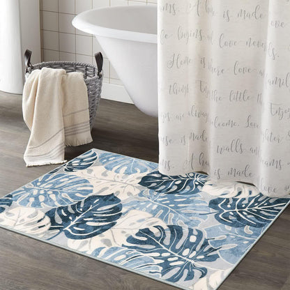 Tapis avec des feuilles et des fleurs tropicales