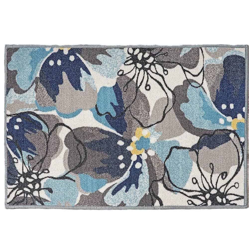 Tapis avec des feuilles et des fleurs tropicales