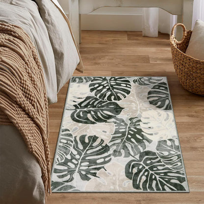 Tapis avec des feuilles et des fleurs tropicales