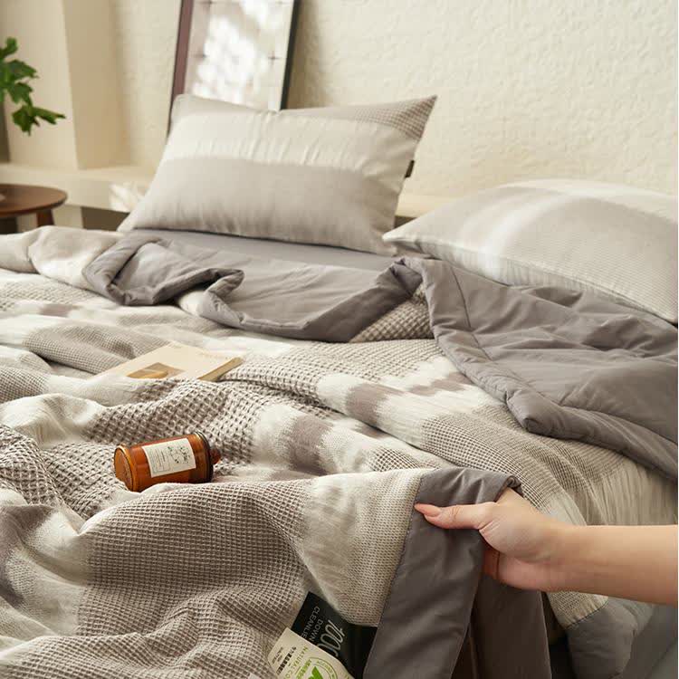 Linge de lit doux en pur coton au style simple