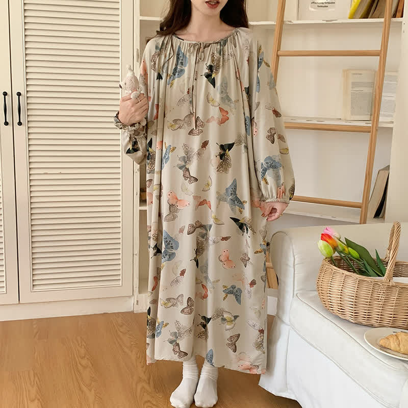 Chemise de nuit ample en satin à motif papillons