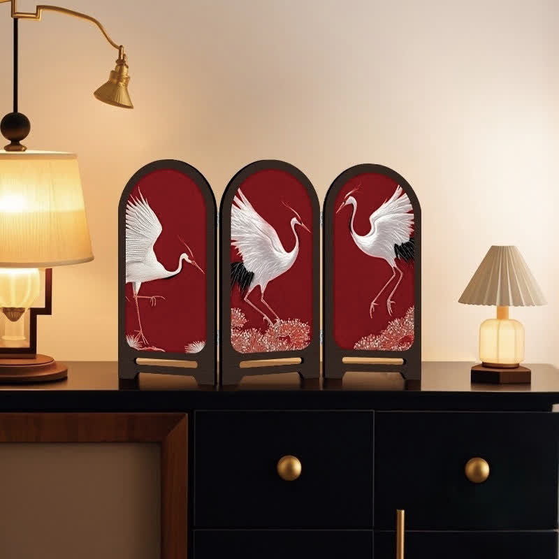 Paravent pliable avec grue à couronne rouge