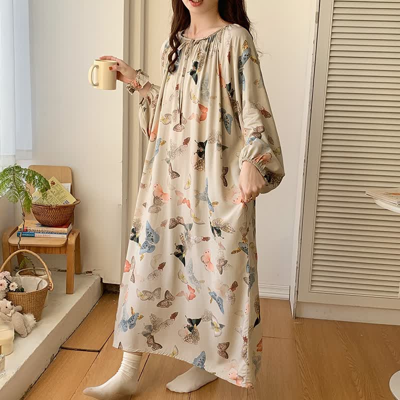 Chemise de nuit ample en satin à motif papillons