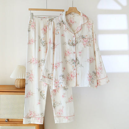 Vêtements de détente élégants avec branches et feuilles de cerisier