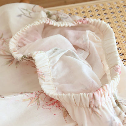 Vêtements de détente élégants avec branches et feuilles de cerisier