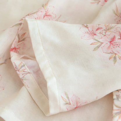 Vêtements de détente élégants avec branches et feuilles de cerisier