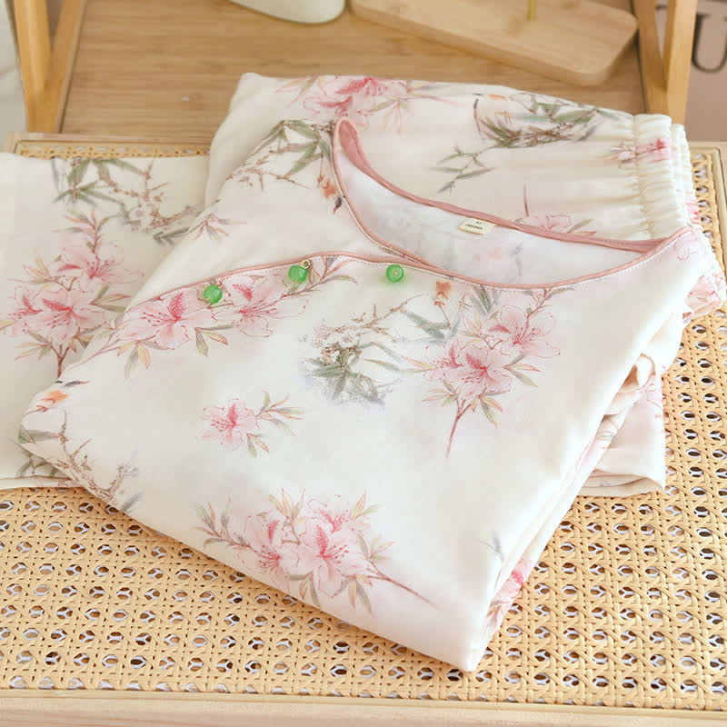 Vêtements de détente élégants avec branches et feuilles de cerisier