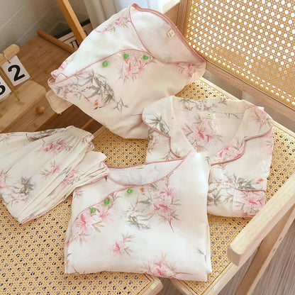 Vêtements de détente élégants avec branches et feuilles de cerisier