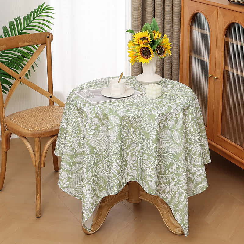 Nappe rustique, fraîche et imperméable avec des branches botaniques