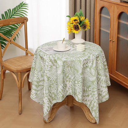 Nappe rustique, fraîche et imperméable avec des branches botaniques