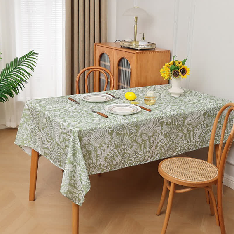 Nappe rustique, fraîche et imperméable avec des branches botaniques