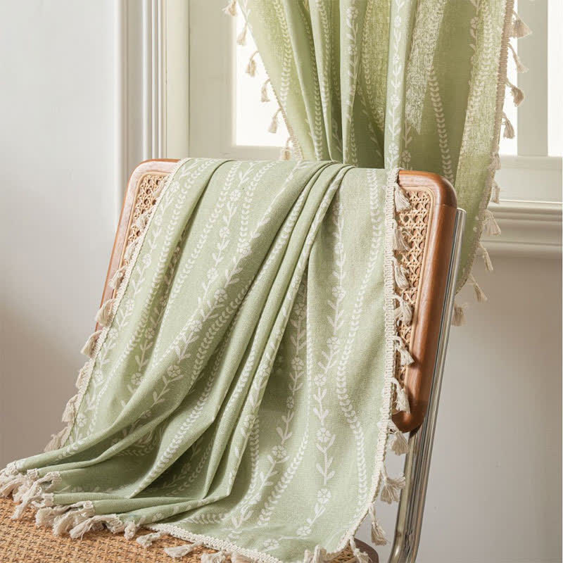 Rideau transparent rustique avec motif floral et feuilles et pompons incurvés