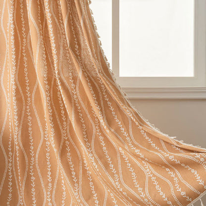 Rideau transparent rustique avec motif floral et feuilles et pompons incurvés