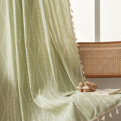 Rideau transparent rustique avec motif floral et feuilles et pompons incurvés