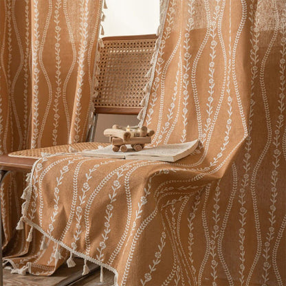Rideau transparent rustique avec motif floral et feuilles et pompons incurvés