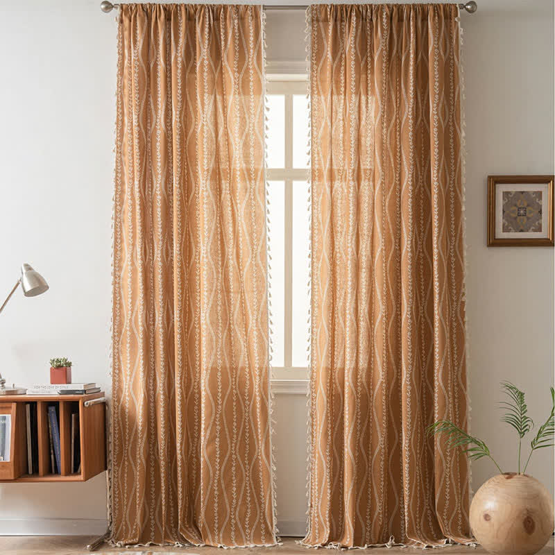Rideau transparent rustique avec motif floral et feuilles et pompons incurvés