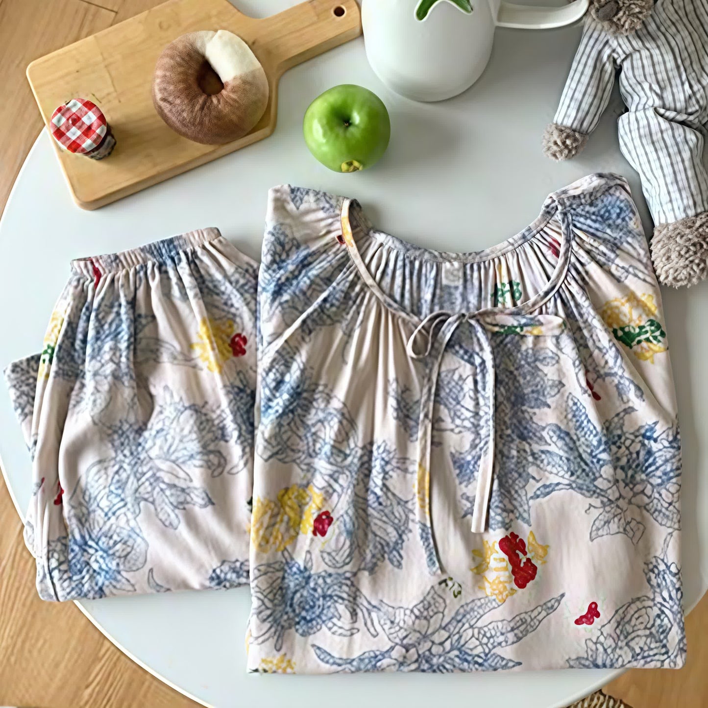 Ensemble de vêtements d'intérieur à col rond avec imprimé floral et papillon