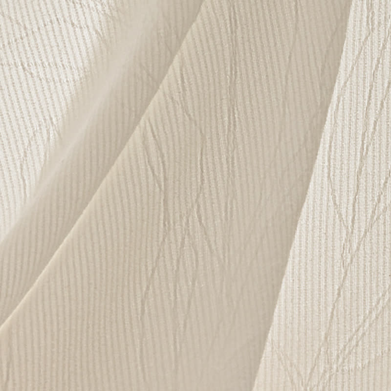 Rideau minimaliste moderne avec structure filtrant la lumière