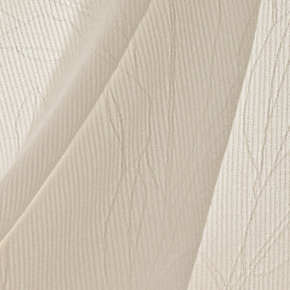 Rideau minimaliste moderne avec structure filtrant la lumière