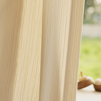 Rideau minimaliste moderne avec structure filtrant la lumière