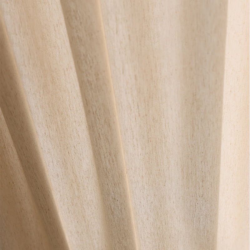 Rideau minimaliste moderne avec structure filtrant la lumière