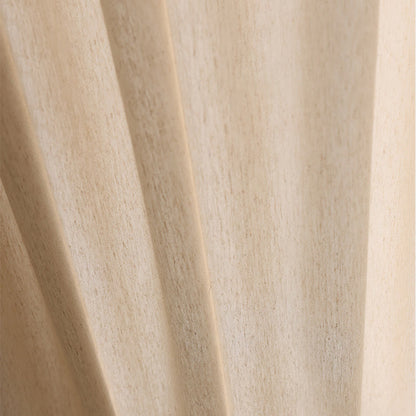 Rideau minimaliste moderne avec structure filtrant la lumière
