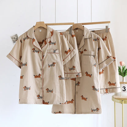 Ensemble pyjama à manches courtes mignon avec un couple de teckels