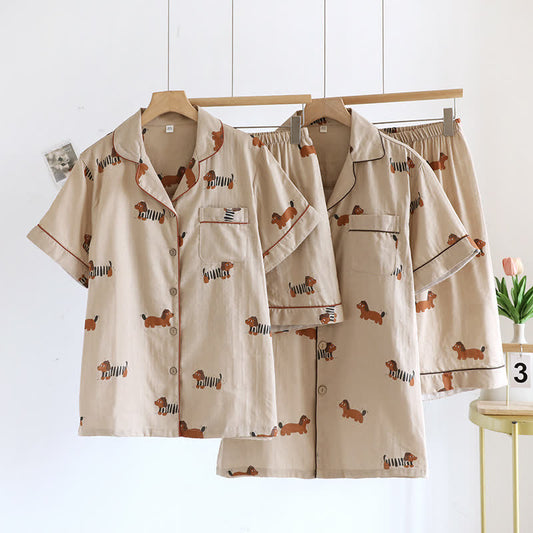 Ensemble pyjama à manches courtes mignon avec un couple de teckels