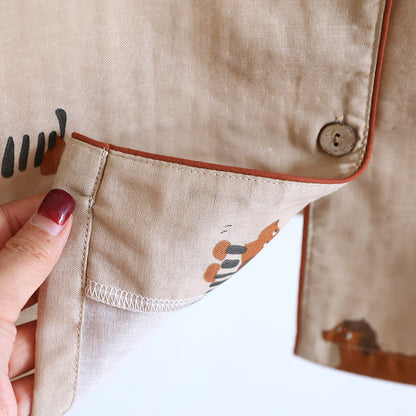 Ensemble pyjama à manches courtes mignon avec un couple de teckels