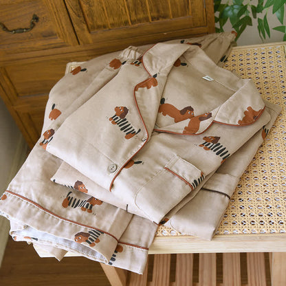 Ensemble pyjama à manches courtes mignon avec un couple de teckels