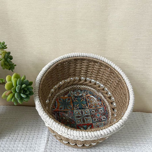 Panier de rangement en dentelle et perles tissées à la main