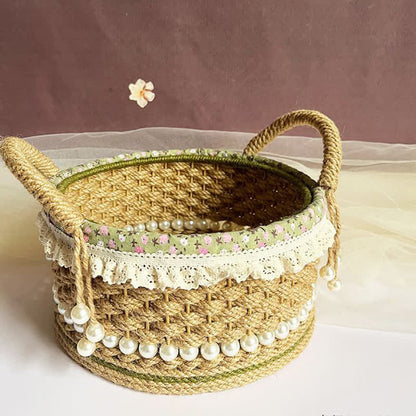 Panier de rangement rustique tissé à la main avec dentelle florale et perles
