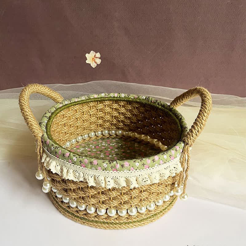 Panier de rangement rustique tissé à la main avec dentelle florale et perles