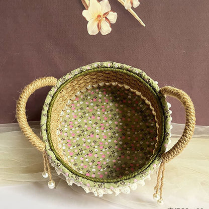 Panier de rangement rustique tissé à la main avec dentelle florale et perles