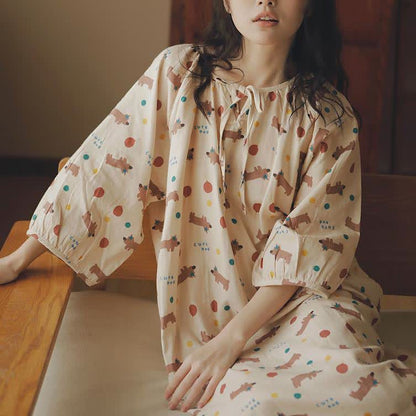 Jolie chemise de nuit confortable en gaze de coton avec chien