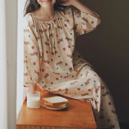 Jolie chemise de nuit confortable en gaze de coton avec chien