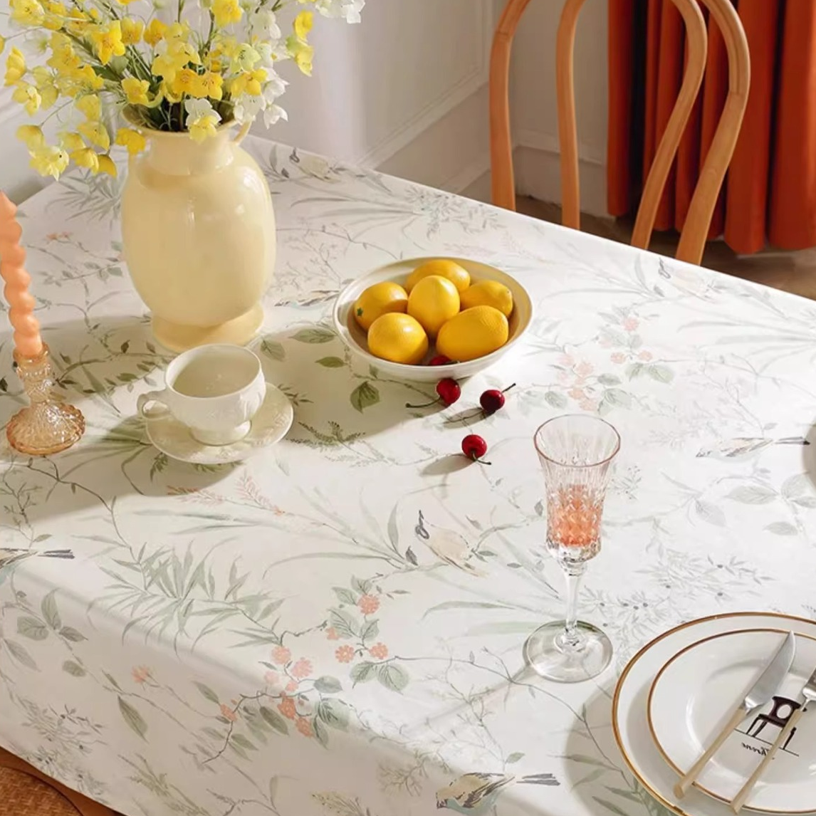 Nappe imperméable et anti-plis motif pie pastorale