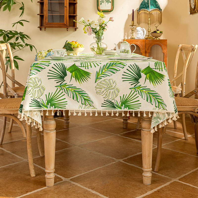 Nappe douce avec pompons en feuilles tropicales