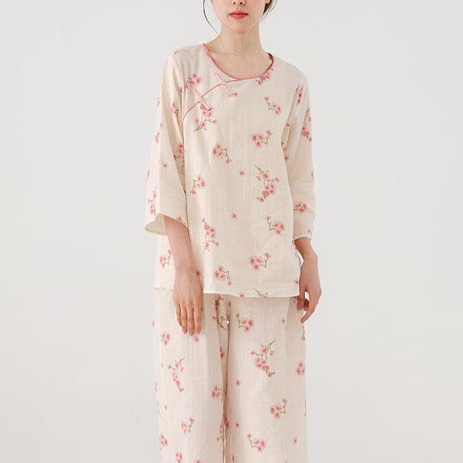Ensemble de nuit élégant en gaze de coton avec fleurs de prunier