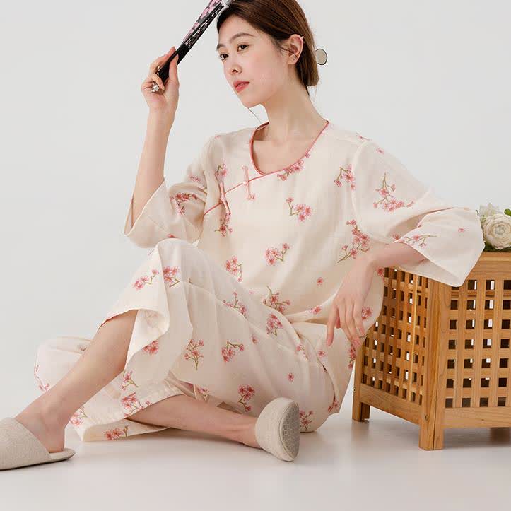 Ensemble de nuit élégant en gaze de coton avec fleurs de prunier