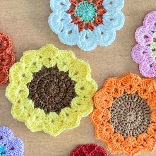 Dessous de verre fait main au crochet avec des fleurs