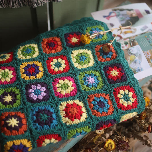 Couverture tissée à la main avec bordure au crochet de style rétro