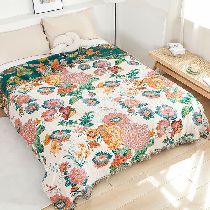 Couette réversible en gaze de coton multicouche avec motif floral et pompons